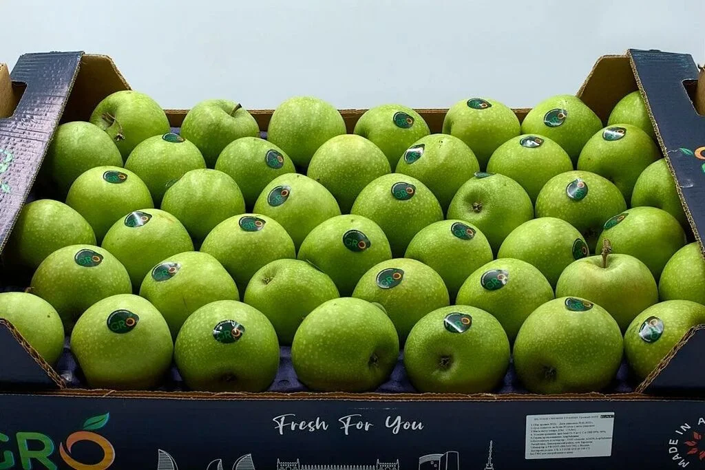 Apple — Fruits and Berries, Baku