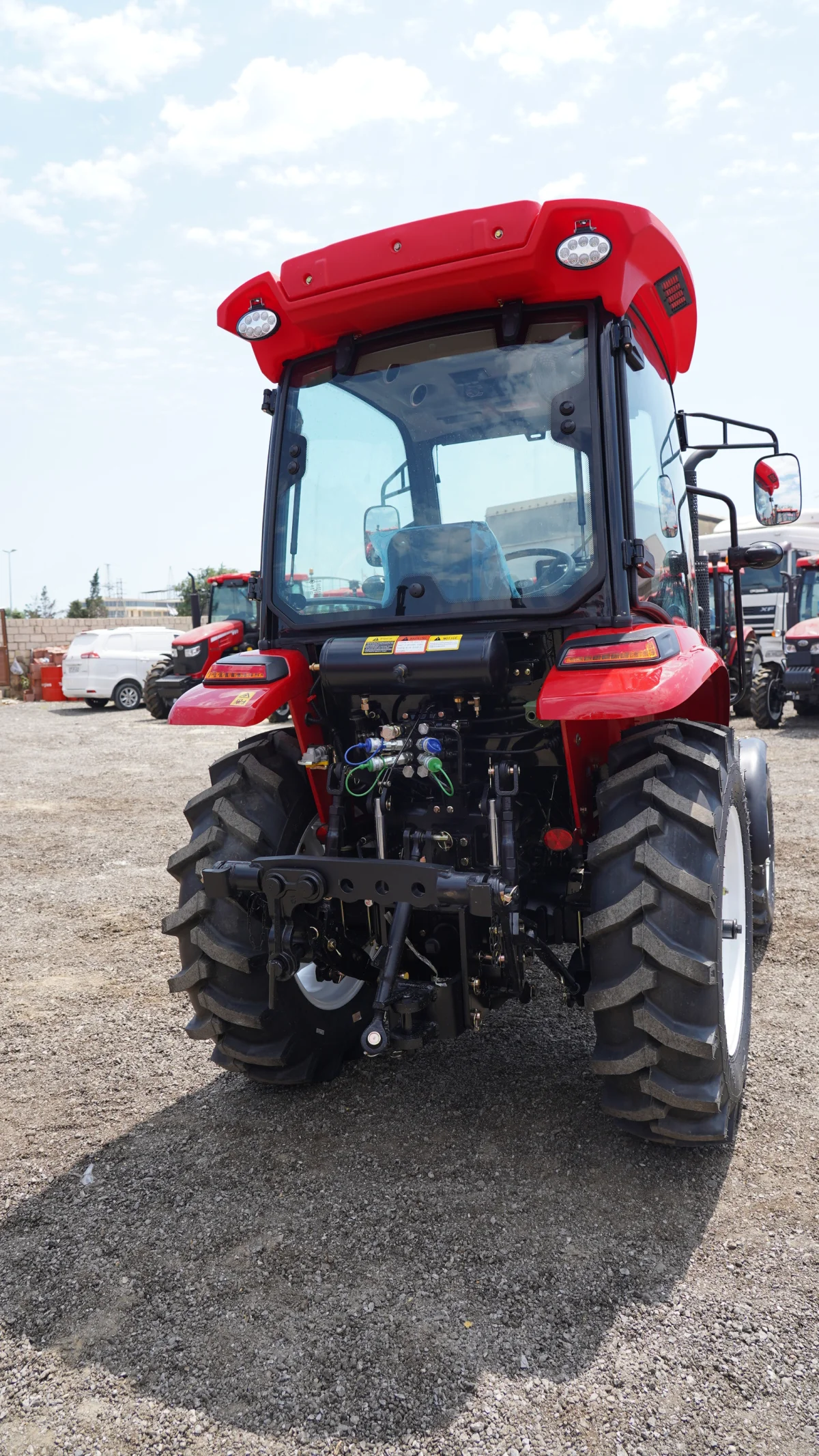 Traktor — K/T texnikası və ehtiyyat hissə, Bakı