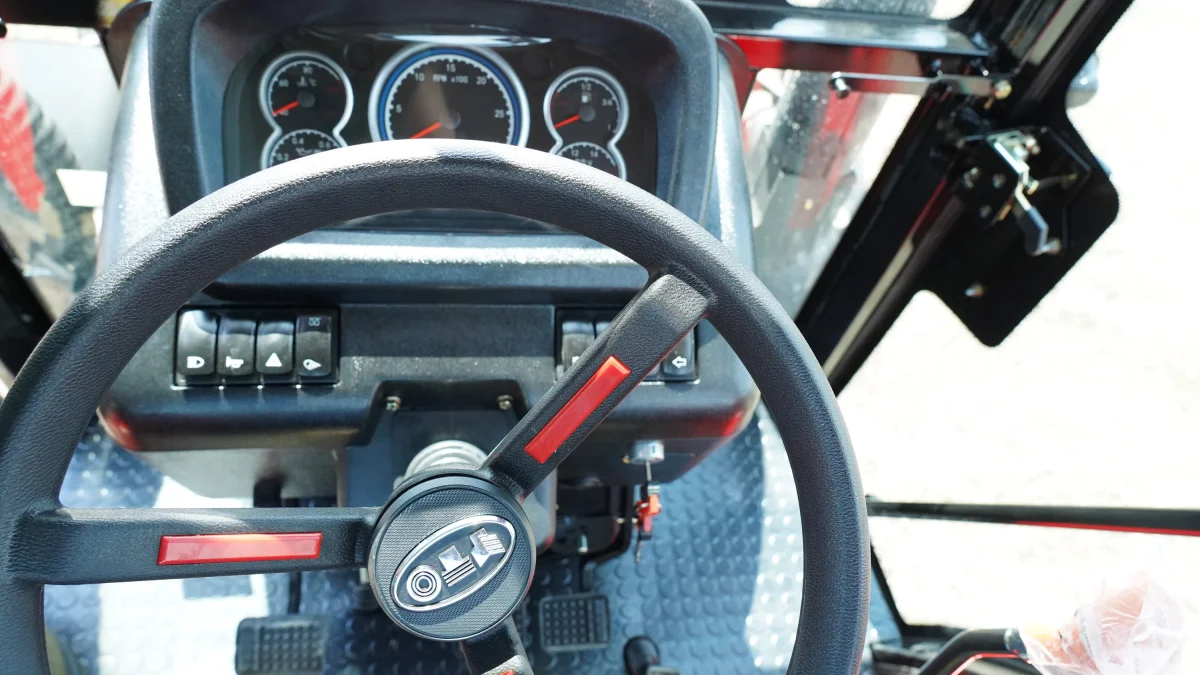 Traktor — K/T texnikası və ehtiyyat hissə, Bakı