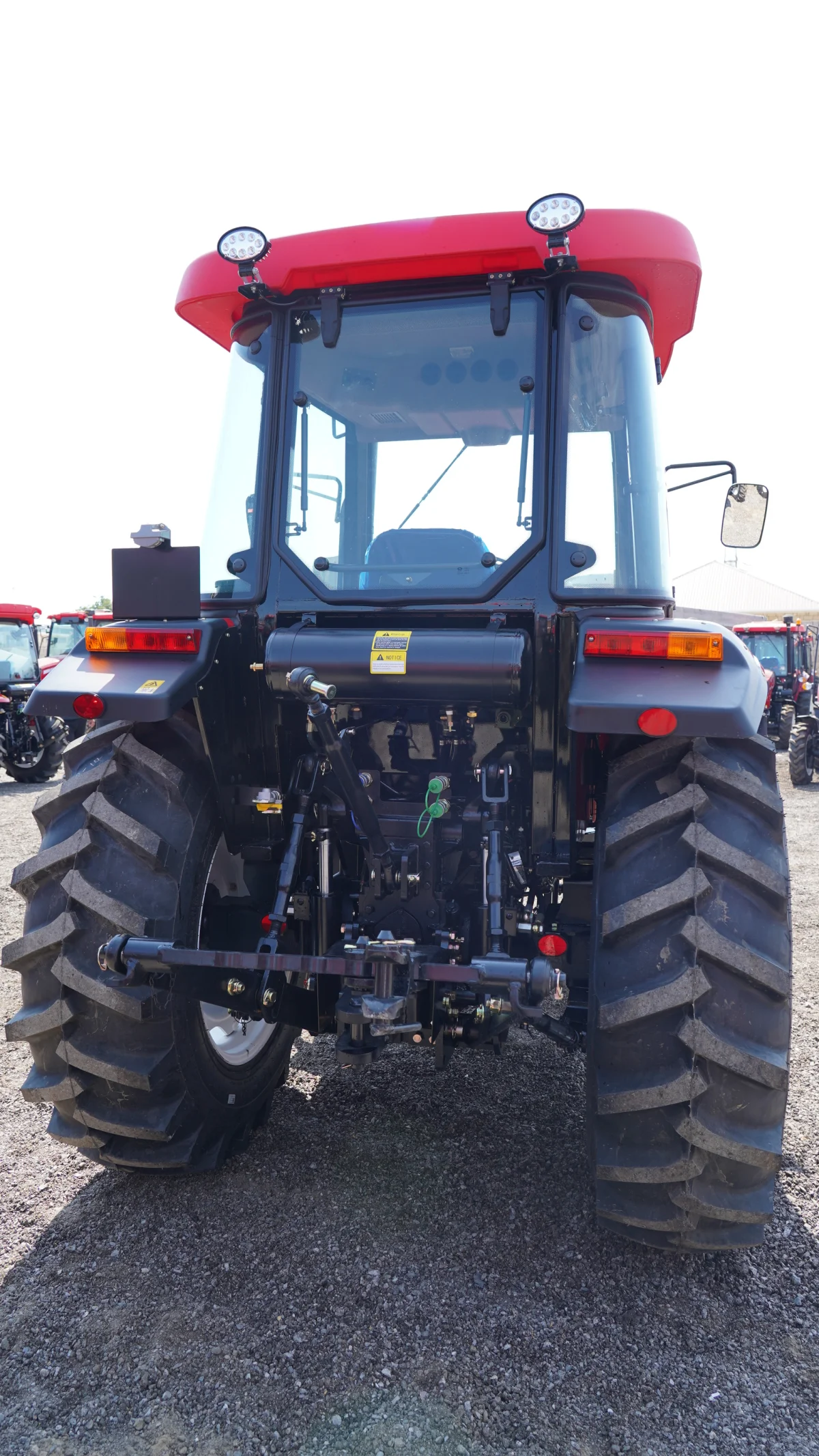 Traktor — K/T texnikası və ehtiyyat hissə, Bakı