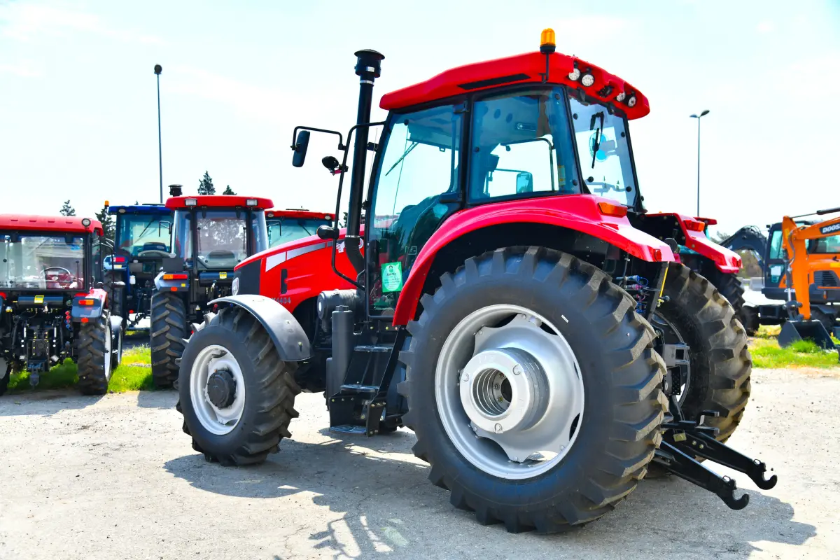 Traktor — K/T texnikası və ehtiyyat hissə, Bakı