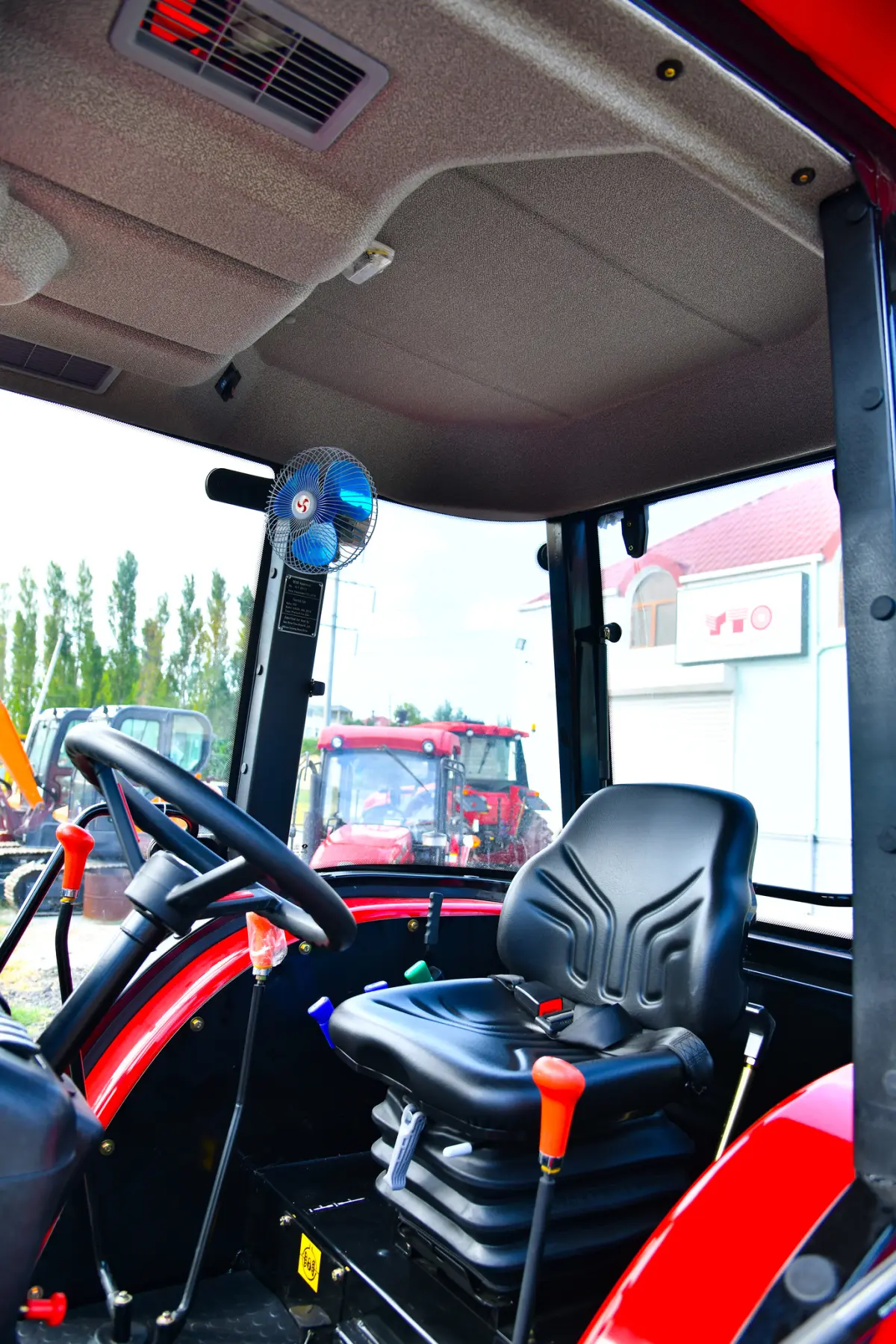 Traktor — K/T texnikası və ehtiyyat hissə, Bakı
