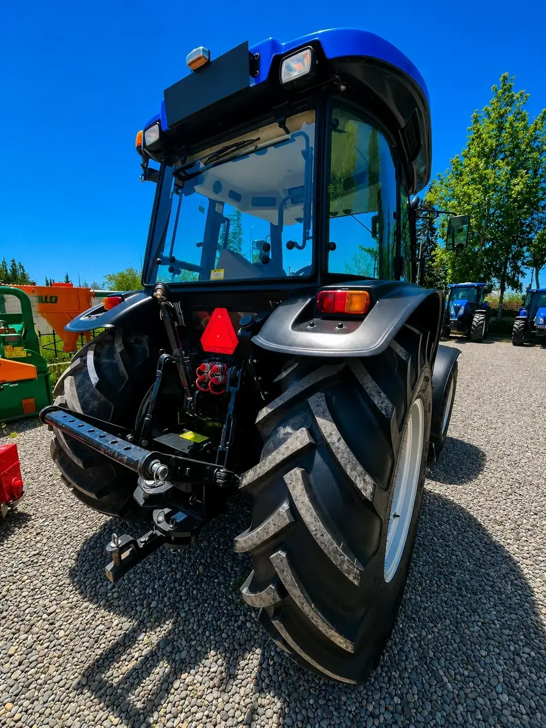 Traktor — K/T texnikası və ehtiyyat hissə, Salyan