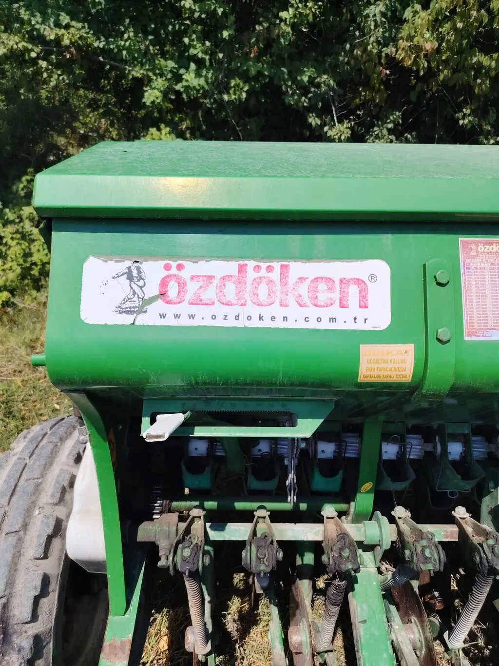 Toxum səpən — K/T texnikası və ehtiyyat hissə, Qəbələ